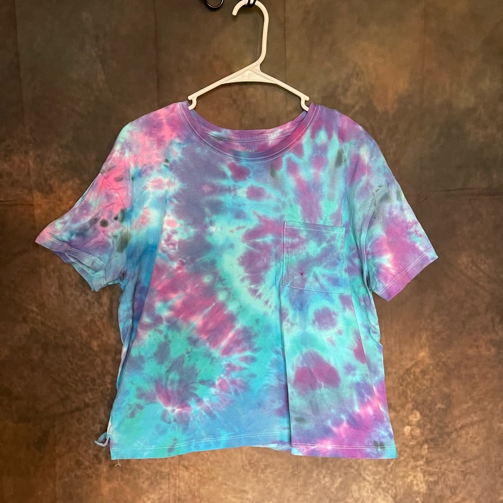 DIY Colorful Tie-Dye Tee